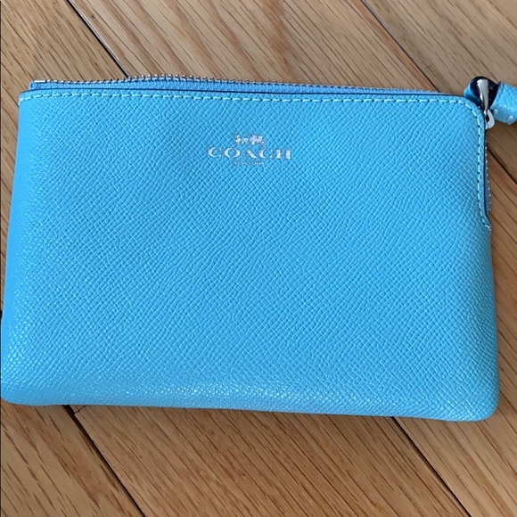 Coach Wristlet, like new - Picture 4 of 4